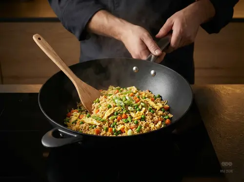 Wok Tytanowo-ceramiczny Pro SB+ Scanpan z warzywnym ryżem