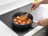 Głęboka patelnia tytanowa WOLL Eco Logic QXR PRO z powłoką nieprzywierającą, Ø 24 cm, stalowy uchwyt.