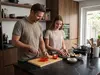 Suncraft Senzo Black – japoński nóż Bunka VG-10, 33 warstwy, 16,5 cm, krojenie papryki w kuchni